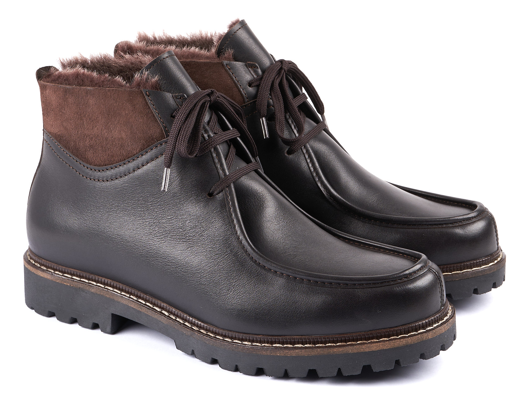 Bild 4: Herren-Stiefeletten aus braunem Rindleder, mit Profilsohle und dunkelbraunem Wildleder-Besatz. Ideal für kältere Tage.